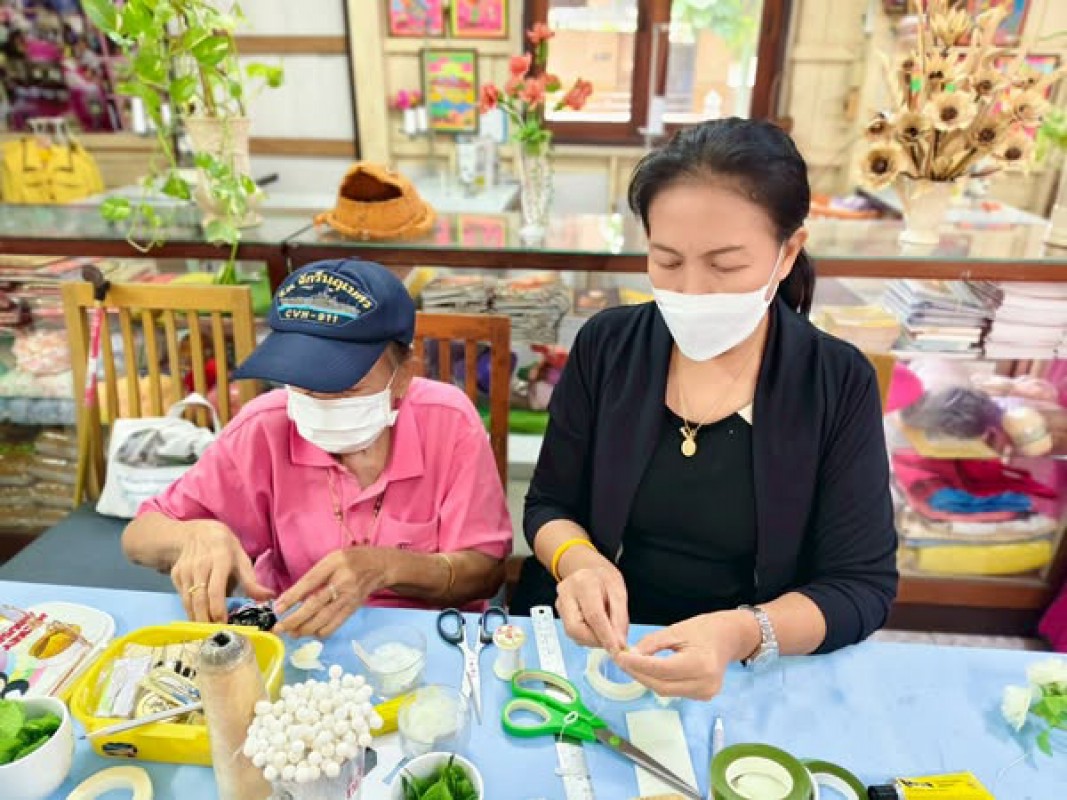ประดิษฐ์ดอกมะลิ เนื่องในวันแม่แห่ง
